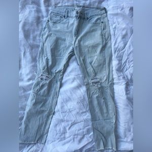 Old navy boyfriend ripped jeans size 4